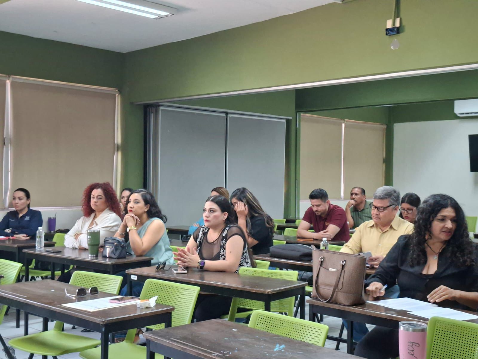EL RECTOR DE LA UPES SOSTUVO UNA REUNIÓN CON EL PERSONAL ACADÉMICO DE BASE FONE EN LA UNIDAD LOS MOCHIS